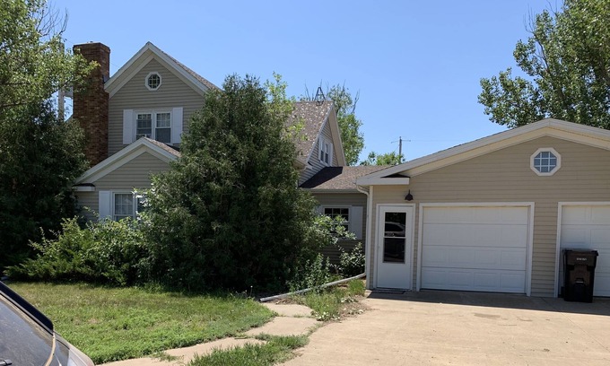 Newell Casa | 100 year old farmhouse in small town