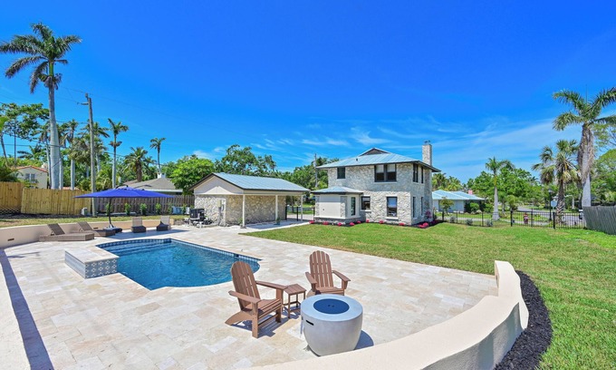 Bradenton Casa | 100 yr old Stone House near beaches and downtown Bradenton with a heated pool