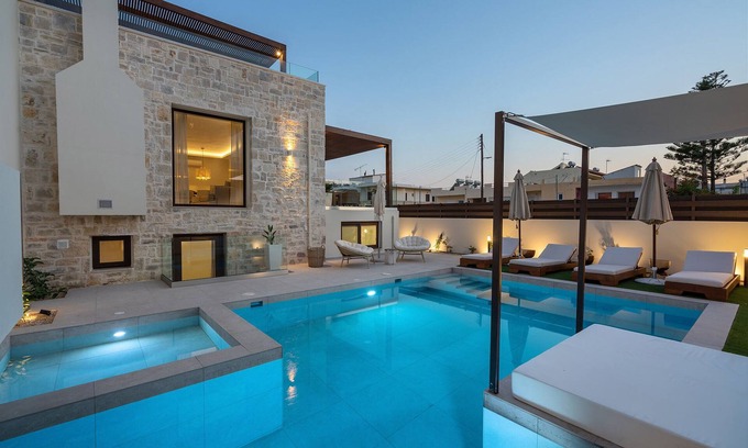 Rethymno Villa | A 100 m de la playa, jacuzzi, piscina, ping pong, sauna y gimnasio, tumbonas privadas.