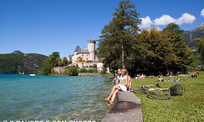 Duingt Casa | Casa de 100m2 a 50 metros del lago de Annecy. Grandes terrazas soleadas.