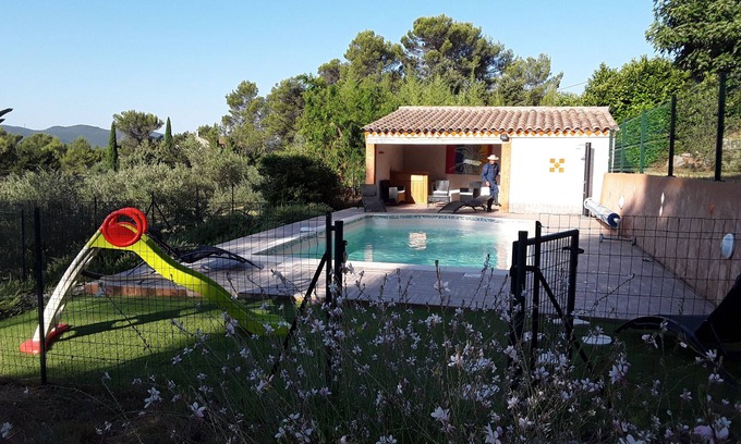 Gareoult Villa | chalet de 100m2 con 8m piscina asegurada. 30x4m30 en una parcela de 2000m2.
