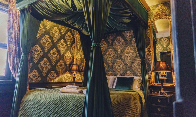 York Casa | 101 House At The End. Witchcraft & Wizardry House in York