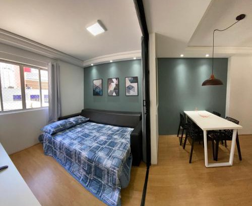 Bigorrilho Apartamento | 101- Lindo Apartamento Amplo e decorado, 2 quartos, sala, cozinha completa, mobiliario moderno, lavanderia , Excelente localização no bairro Bigorrilho