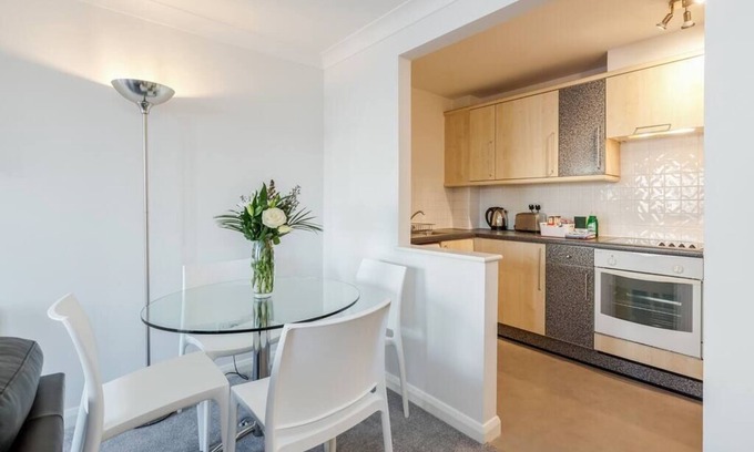 Grove Apartamento | 101 Regents Court -2 bedroom apartment