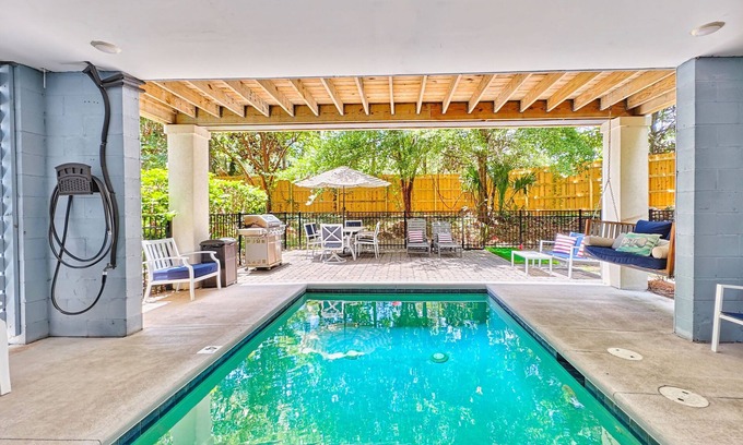 Folly Field Casa | 101 Sandcastle Court | Dog Friendly | Free Heated Pool | 3 Blocks to the Beach | Elevator