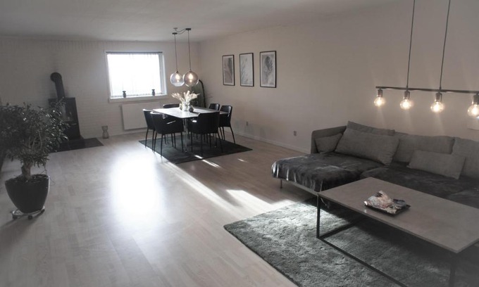 Esbjerg Villa | 102 Fyrrelunden (id. 083)