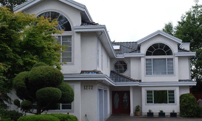 Cordova Bay Apartamento | #102 Mysty Woods - 2 Bedroom Garden Suite