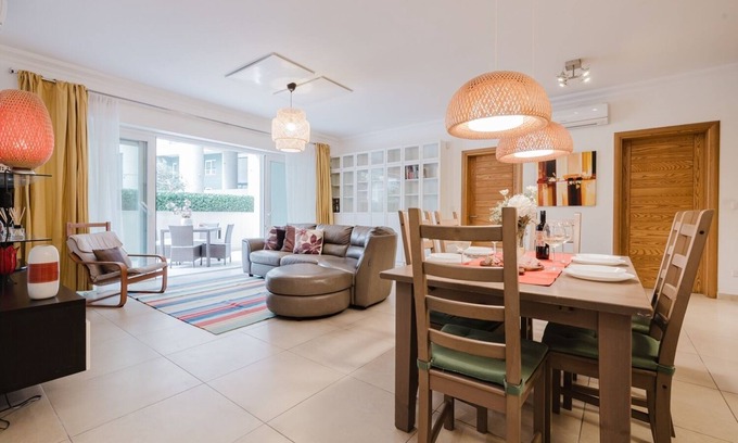 Sliema Apartamento | 102 Seafront 3Bed Sliema with pool by Homely