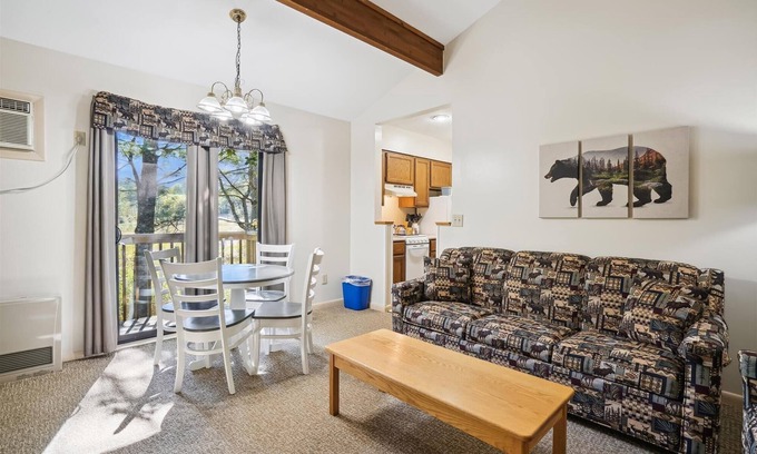 West Bridgewater Apartamento | Suite Deluxe de 2 habitaciones con cama grande en el primer piso con piscina climatizada