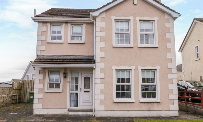 Ballycastle Cabaña | 103 GORTAMADDY DRIVE, pet friendly, with a garden in Ballycastle