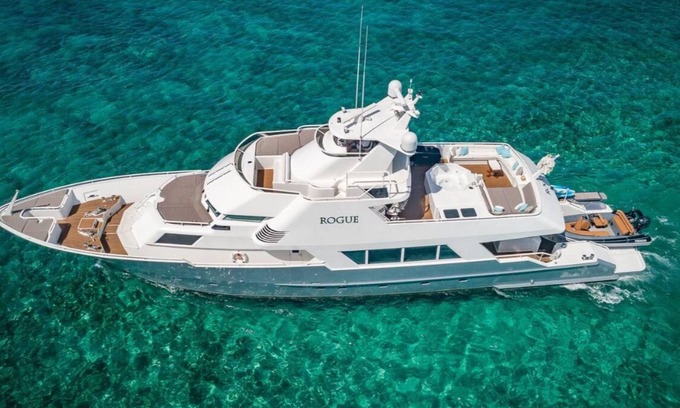 Exuma Alquiler De Eote | 105 ft Expedition Trawler with Hot Tub