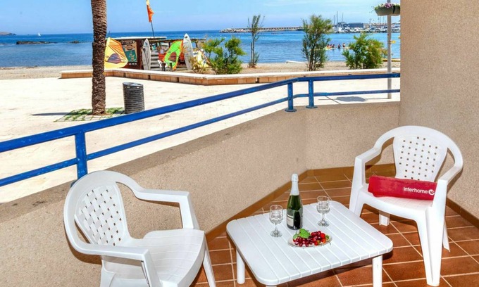 Llanca Apartamento | 105 m² Apartamento ∙ 3 habitaciones ∙ 5 huéspedes