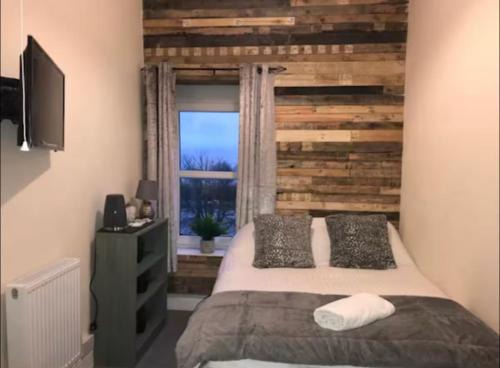 Sketty Casa | 106 Brynmill - Room 10 - Sea views