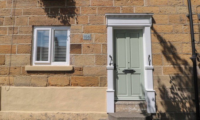 Guisborough Cabaña | 106 WESTGATE, pet friendly, with open fire in Guisborough