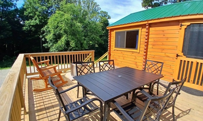 Logan Cabina | 108) Jay Log Cabin. Close to Hocking Hills State Park and more!