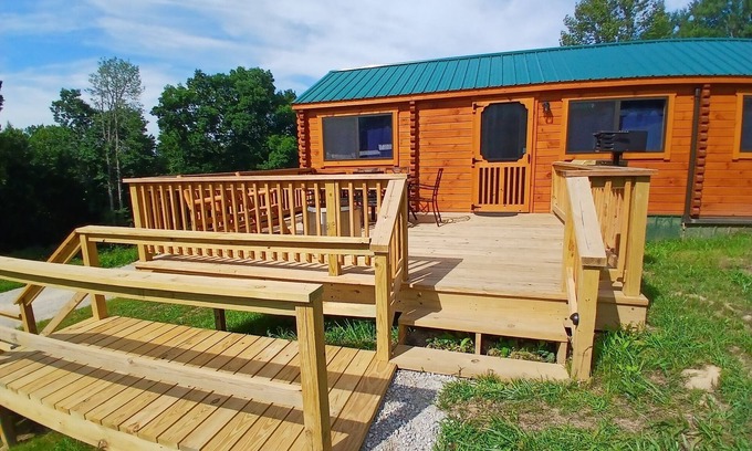 Logan Cabina | 109) Kingfisher Log Cabin. Close to Hocking Hills State Park and more!
