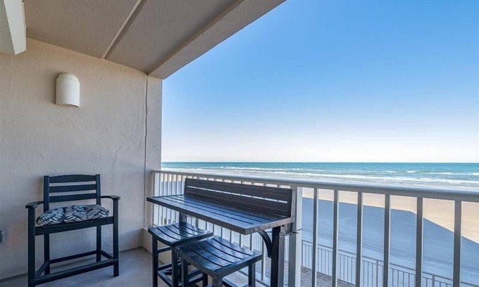 Ponce Inlet Apartamento | 109 South Point ** 2 Bedroom 2 Bath Direct Oceanfront on Traffic Free Beach