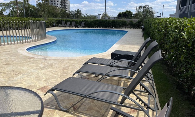 Punal Apartamento | 10Min. Del Aeropuerto apt.picina aire wifi 24H seguridad patio de juegos parqueo