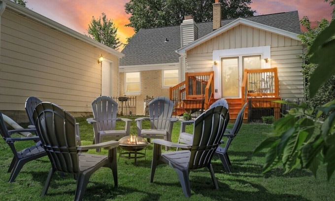 Wauwatosa Casa | 10min to DT + Fire Pit + Home Gym + Shuffleboard