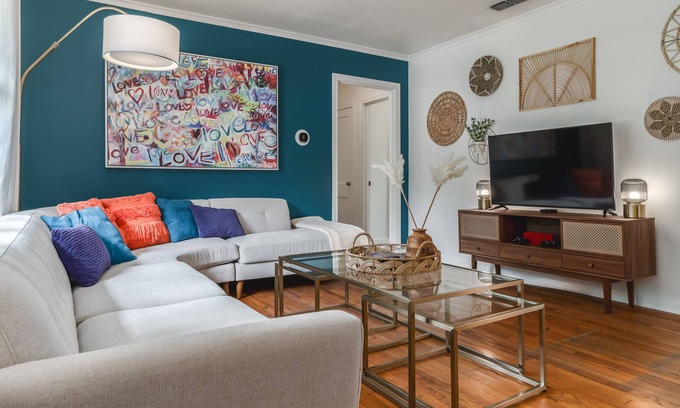 Allandale Casa | 10min to SXSW/UTStadium/Downtown - 20min to F1/COTA- Flexible Terms-PetsOK