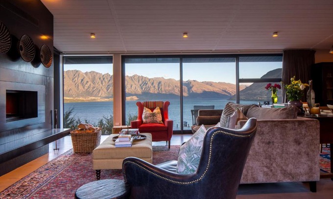 Fernhill Villa | 11 Aspen Grove by MajorDomo - Stunning Lake Views and Spa Pool
