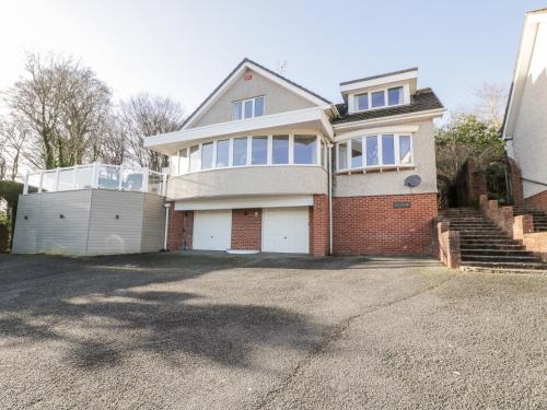 Menai Bridge Casa | 11 Glyn Garth Mews