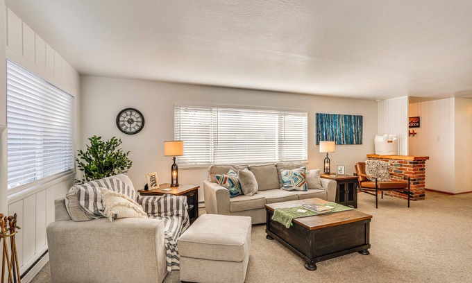 Burney Casa | 11 Mi to Burney Falls: Charming Home w/ Fireplace