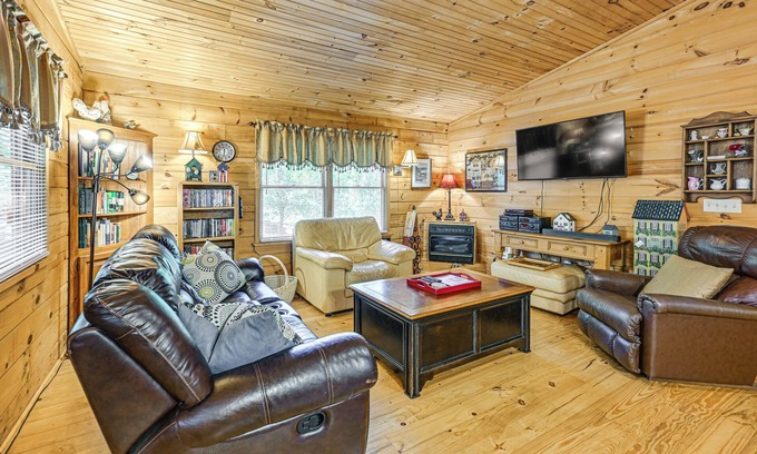 Franklin Cabina | 11 Mi to Dtwn: Franklin Cabin w/ Porch!