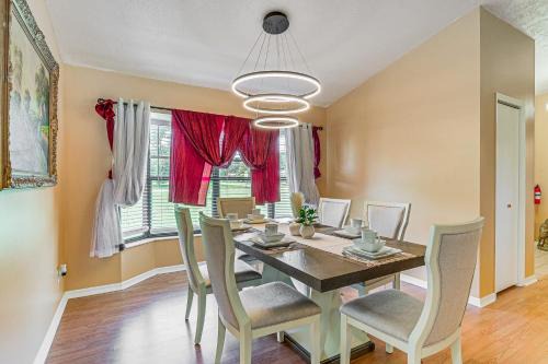 Ocala Casa | 11 Mi to Dtwn Ocala Home with Screened-In Lanai!