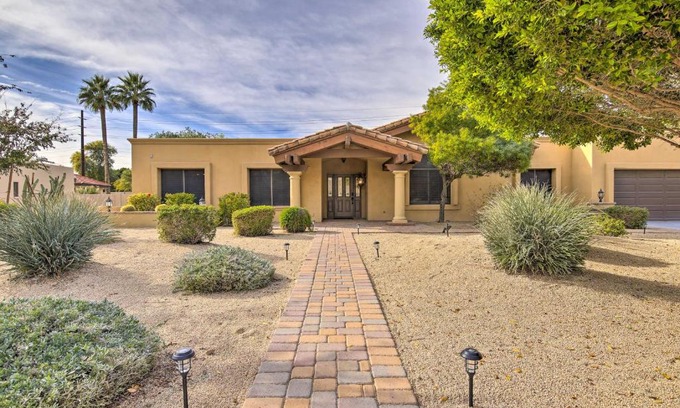 Tempe Casa | 11 Mi to Phoenix Tempe Escape with Patio and Bar!