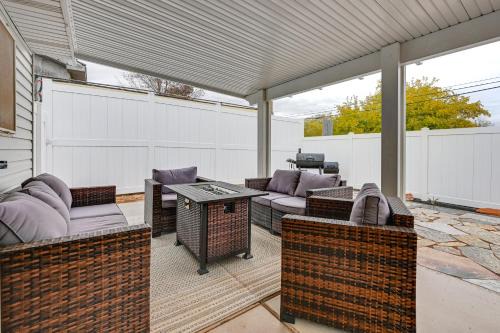 Hurricane Casa | 11 Mi to Sand Hollow State Park Home with Fire Pits