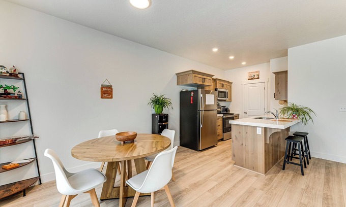 Eagle Mountain Casa | 11 Mi to Utah Lake: Newly Built Family Townhome!