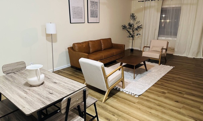 Greensboro Casa | 11 MINUTES TO PTI AIRPORT! CENTRAL LOCATION! NEWLY RENOVATED!