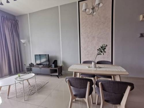 Taman Mount Austin Apartamento | 11-Modern HOMESTAY PALAZIO lake view Mount Austin Palazio near AEON Themepark Toppen IKEA