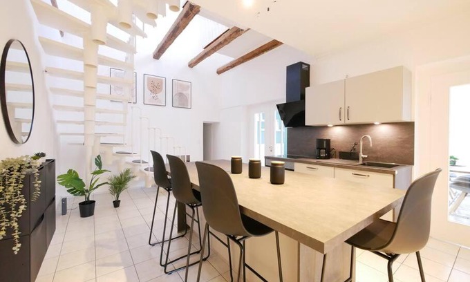 Kernstadt Apartamento | 110 m2, Dachterrasse, Küche, zentral, ruhige Lage