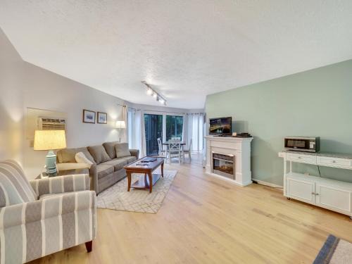Charlevoix Casa | 110 Pointes North Inn
