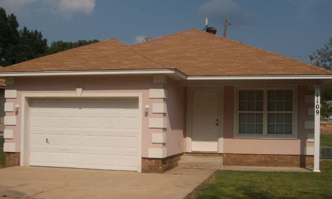 Russellville Casa | 1109 S. Boston Pl 3 dormitorios, 2 baños casa