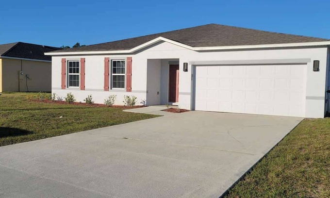 Kingsland Casa | 111 College: 4 BR, 2 BA House in Kingsland, Sleeps 12