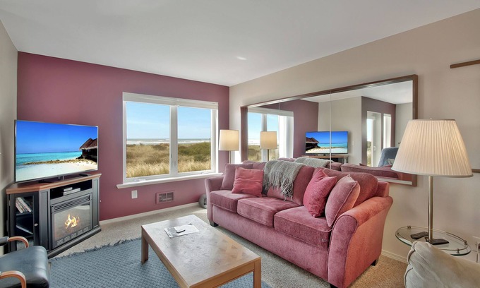 Westport Condominio | 112 Oceanfront Ground floor, hear the Ocean roar