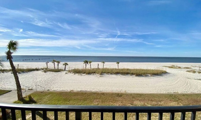Henderson Point Condominio | #113 Beautiful 2 bed 2 bath condo with beach views