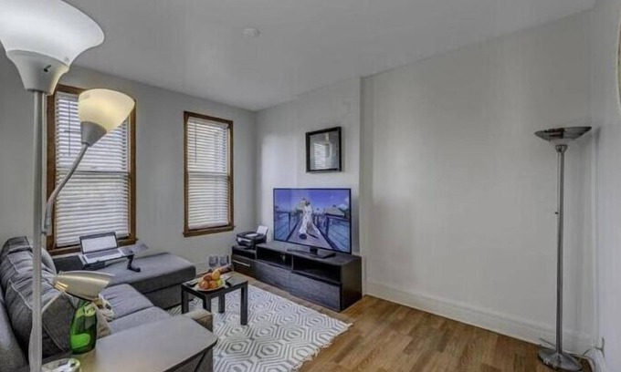 Pullman Apartamento | 11307 S. Langley Ave Unit 3 - Historical Pullman Apartment
