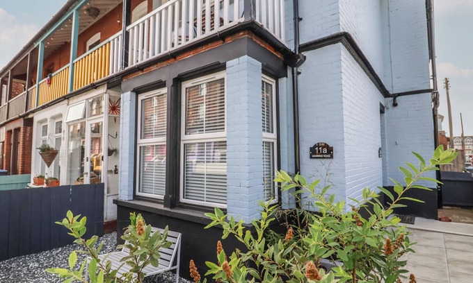 Felixstowe Cabaña | 11A MANNING ROAD, pet friendly in Felixstowe, Suffolk