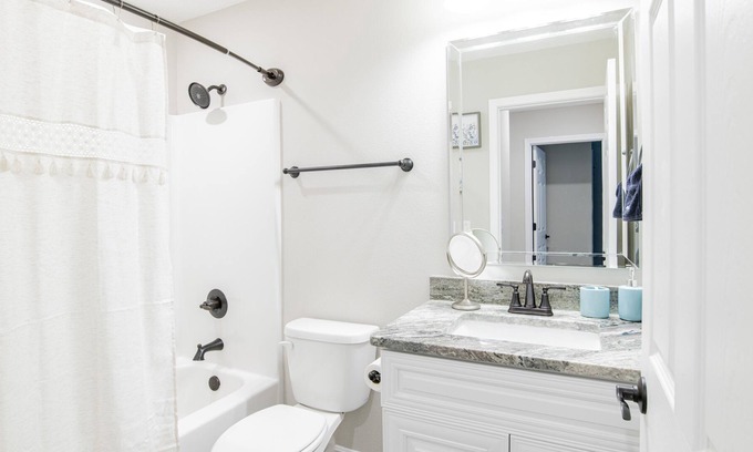 Florida Panhandle Casa | 11th Ave country Sage Cottage