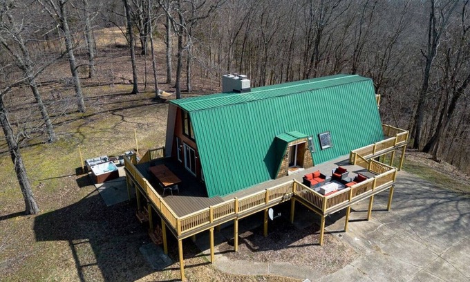 Goodlettsville Cabina | 12 Acre Incredible Hideaway 30 mins from Broadway