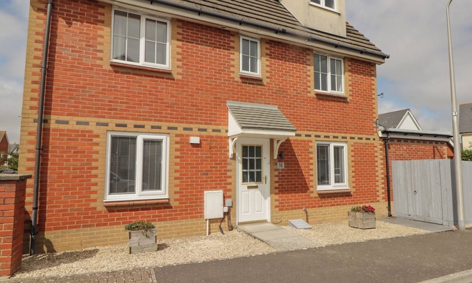 Barry Cabaña | 12 CLOS YR WYLAN, pet friendly, character holiday cottage in Barry