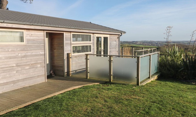 Dobwalls Cabaña | 12 FARAWAY FIELDS, pet friendly, luxury holiday cottage in Dobwalls