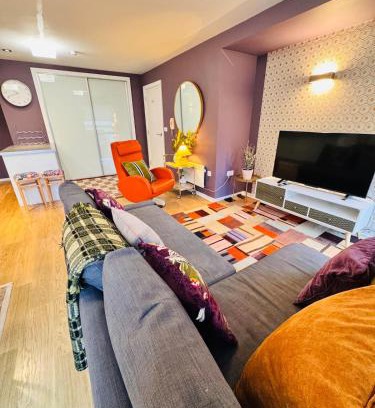 Coventry Apartamento | 12 Homely & Charming 2 Bed Sleeps 6 balcony