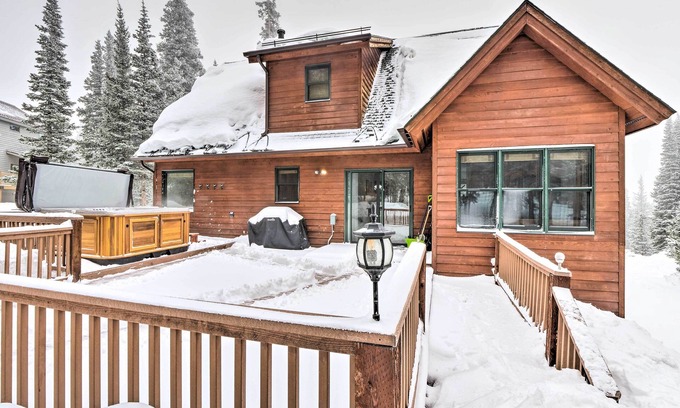 Quandary Village Cabina | 12 Mi to Breckenridge Ski Resort: Cabin w/ Hot Tub