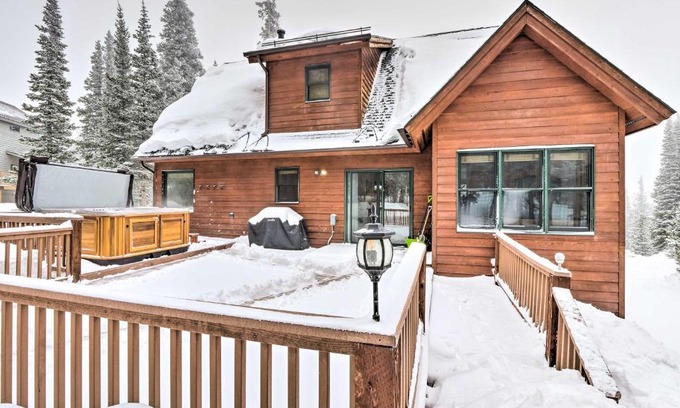 Quandary Village Casa | 12 Mi to Breckenridge Ski Resort Cabin with Hot Tub