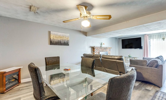 Belleville Casa | 12 Mi to Dtwn St Louis: Family Home w/ Fireplaces!